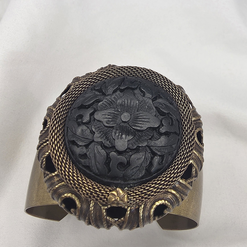 Vintage Style Black and Gold Cuff Bracelet - Picture 4 of 8